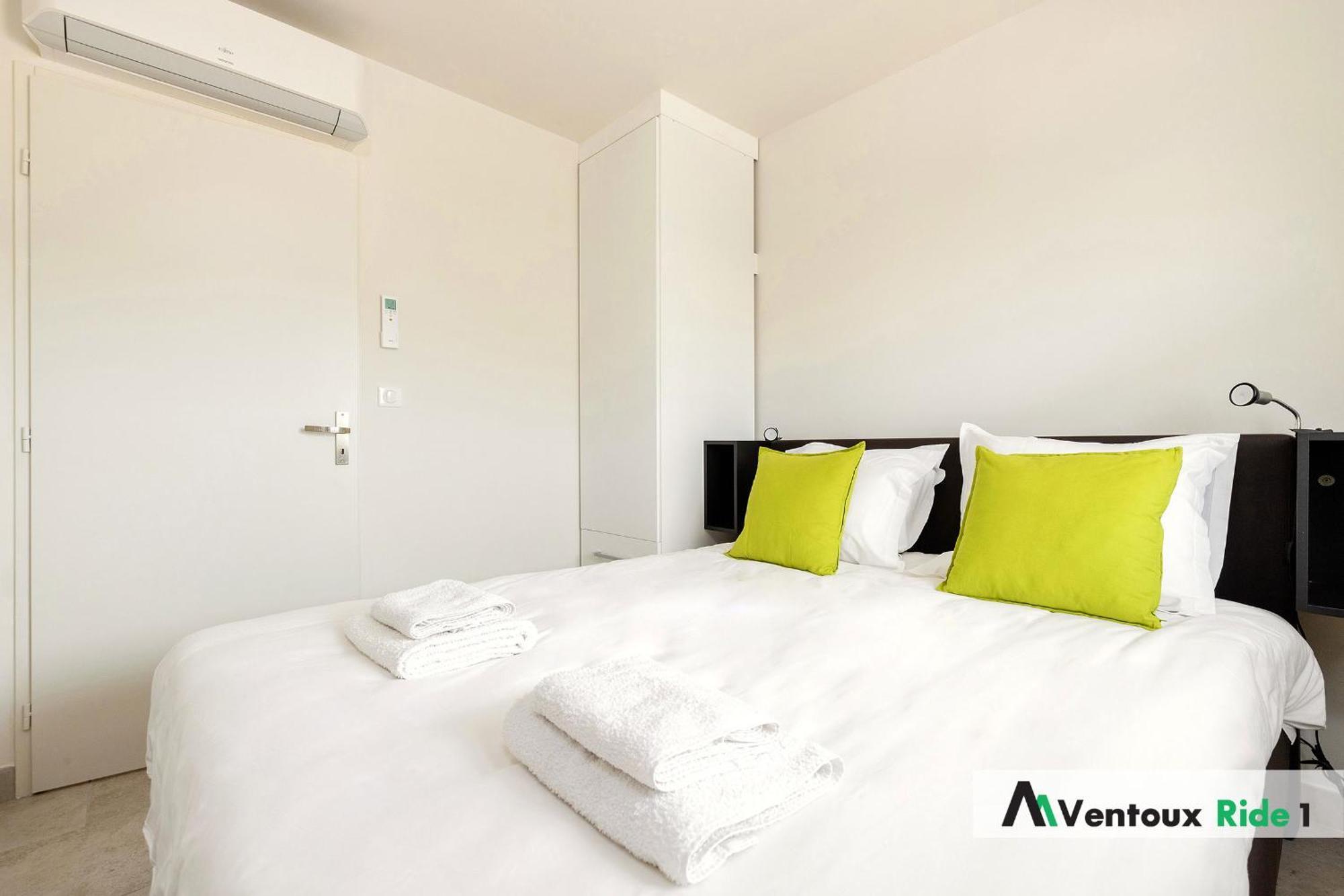 Ventoux Ride Apartamento Malaucène Quarto foto
